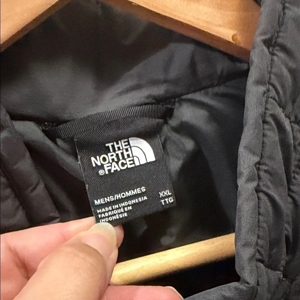 The north face black jacket men’s XXL Thermoball eco